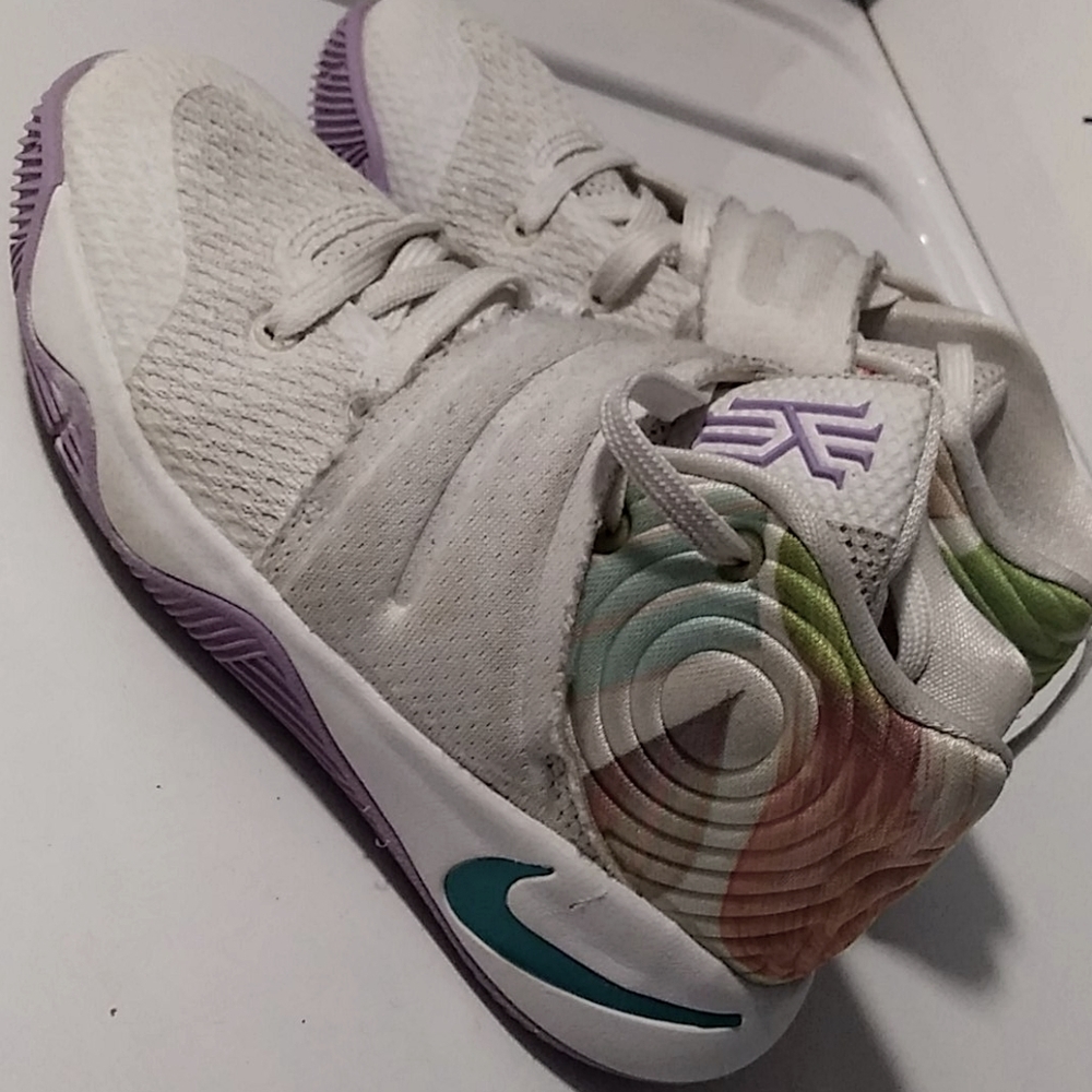 Kyrie 2